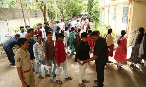 मेगा DSC के 87.8% अभ्यर्थियों को आंध्र में मिला पहला परीक्षा केंद्र मेगा DSC के 87.8% अभ्यर्थियों को आंध्र में मिला पहला परीक्षा केंद्र