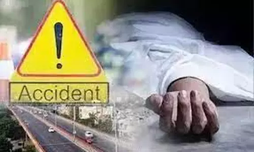 Barabanki: भीषण सड़क हादसे में चार लोगों की मौत, सीएम योगी ने व्यक्त की संवेदना Barabanki: भीषण सड़क हादसे में चार लोगों की मौत, सीएम योगी ने व्यक्त की संवेदना