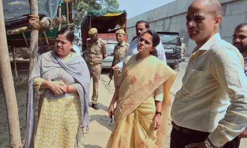 Lucknow: फटकार के बाद भी नहीं हटा लखनऊ की अवैध आम मंडी Lucknow: फटकार के बाद भी नहीं हटा लखनऊ की अवैध आम मंडी