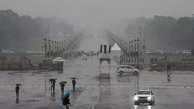 Delhi-NCR: उत्तर भारत में बदला मौसम का मिजाज, आंधी और बारिश के आसार