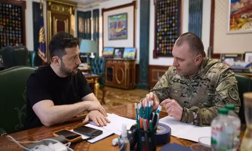 Ukraine ने रूसी हवाई अड्डों पर समन्वित ड्रोन हमला किया, भारी नुकसान पहुंचाया Ukraine ने रूसी हवाई अड्डों पर समन्वित ड्रोन हमला किया, भारी नुकसान पहुंचाया
