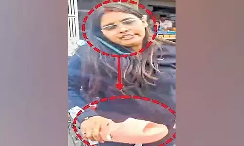 ऑटो चालक को चप्पल से मारने के आरोप में बिहार की महिला गिरफ्तार, मांगी माफ़ी