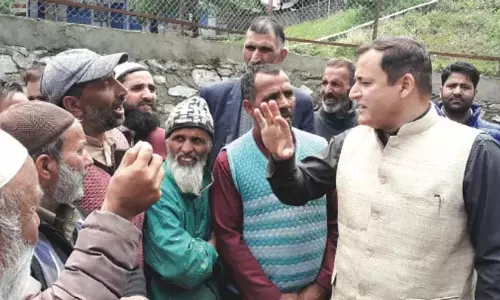 कृषि मंत्री जाविद डार ने राफियाबाद में ओलावृष्टि प्रभावित गांवों का दौरा किया कृषि मंत्री जाविद डार ने राफियाबाद में ओलावृष्टि प्रभावित गांवों का दौरा किया