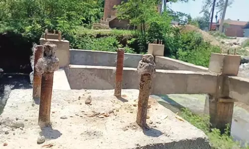 सुम्बल के नौगाम निवासी पानी की टंकी निर्माण न होने से नाराज