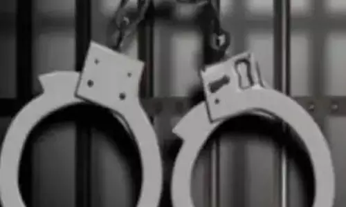 Delhi : में वर्दी पर दाग, कांस्टेबल ने की करोड़ों की चोरी Delhi : में वर्दी पर दाग, कांस्टेबल ने की करोड़ों की चोरी