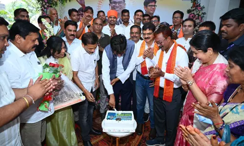 ओपी चौधरी को जन्मदिन की बधाई देने रायगढ़ विधायक कार्यालय में उमड़ी भीड़
