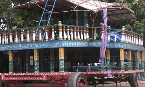 Kolkata : रथ में लगी एयरफोर्स की ताकत Kolkata : रथ में लगी एयरफोर्स की ताकत