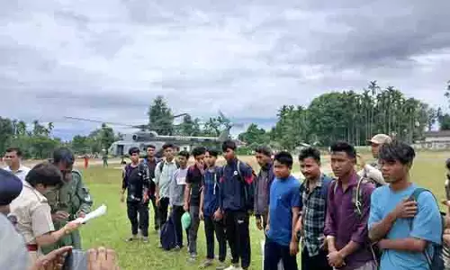 भारतीय वायुसेना ने बाढ़ प्रभावित Arunachal प्रदेश में फंसे 14 लोगों को बचाया भारतीय वायुसेना ने बाढ़ प्रभावित Arunachal प्रदेश में फंसे 14 लोगों को बचाया