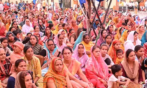 Farrukhabad: भावनाओं से भरी केवट कथा सुन भक्त हुए अभिभूत Farrukhabad: भावनाओं से भरी केवट कथा सुन भक्त हुए अभिभूत