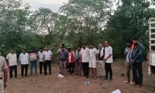 पुलिस की रेड में जंगल से 15 जुआरी गिरफ्तार, 17 बाइक और कैश जब्त