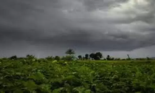 Bihar weather:  बारिश का अलर्ट, तूफान के चलते रेल सेवा बाधित