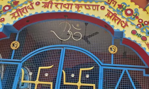 Bareilly: अष्टधातु की कीमती मूर्तियां चोरी, आंवला मंदिर में सनसनी Bareilly: अष्टधातु की कीमती मूर्तियां चोरी, आंवला मंदिर में सनसनी