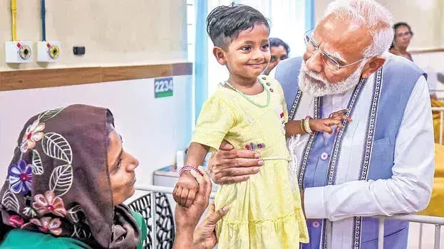 Kerala: भूस्खलन से उबरी नैसा की जिंदगी में नई सुबह, स्कूल में पढ़ाई का पहला दिन
