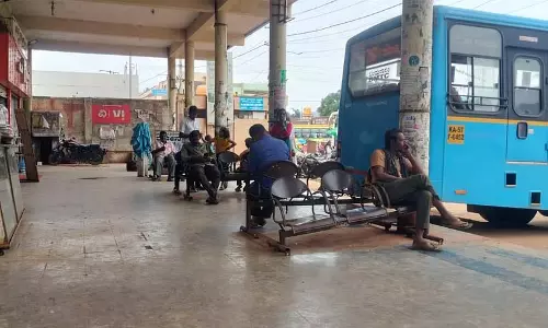 Karnataka : विजयपुरा बस स्टेशन पर सुविधाओं का अभाव Karnataka : विजयपुरा बस स्टेशन पर सुविधाओं का अभाव