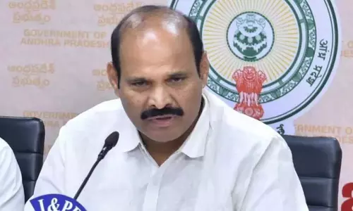 कोविड-19 के बढ़ते मामलों को देखते हुए मंत्री ने सतर्कता बरतने का आग्रह किया कोविड-19 के बढ़ते मामलों को देखते हुए मंत्री ने सतर्कता बरतने का आग्रह किया