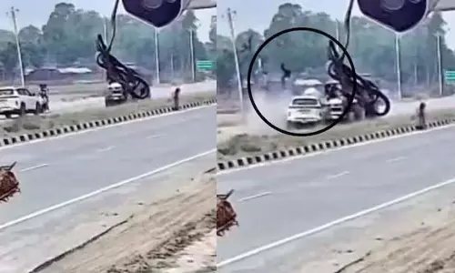 गोरखपुर हादसा: कार की टक्कर से उड़े बाइक सवार