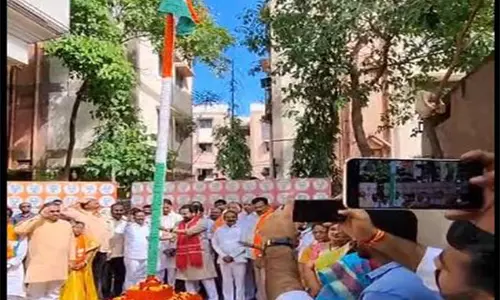 केंद्रीय मंत्री G Kishan Reddy ने तेलंगाना स्थापना दिवस पर राष्ट्रीय ध्वज फहराया