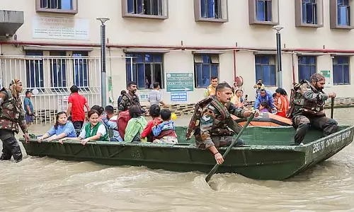असम में भारी बारिश से बाढ़ की स्थिति गंभीर: कई जगहों पर भूस्खलन, दो की मौत असम में भारी बारिश से बाढ़ की स्थिति गंभीर: कई जगहों पर भूस्खलन, दो की मौत