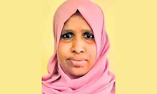 बेटी की शादी में कपकेक खाने के बाद मां की दम घुटने से मौत बेटी की शादी में कपकेक खाने के बाद मां की दम घुटने से मौत