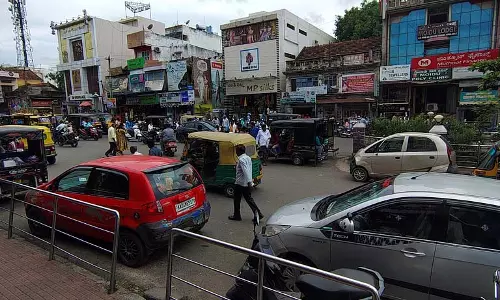 खराब यातायात व्यवस्था: अधिकारियों की चुप्पी