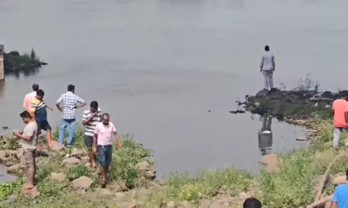 Dhanbad: दामोदर नदी में डूबे छात्र का शव 21 घंटे बाद बरामद Dhanbad: दामोदर नदी में डूबे छात्र का शव 21 घंटे बाद बरामद