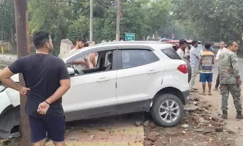 Dhanbad: कार और ऑटो की भीषण टक्कर, एक की मौत, छह घायल Dhanbad: कार और ऑटो की भीषण टक्कर, एक की मौत, छह घायल