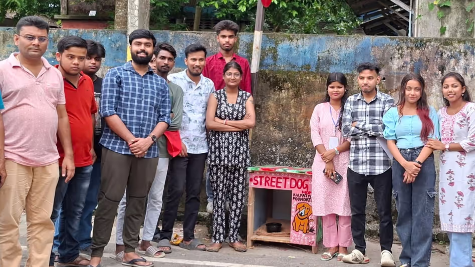 Assam : कल्पज्योति फाउंडेशन ने धुबरी में आवारा कुत्तों के लिए