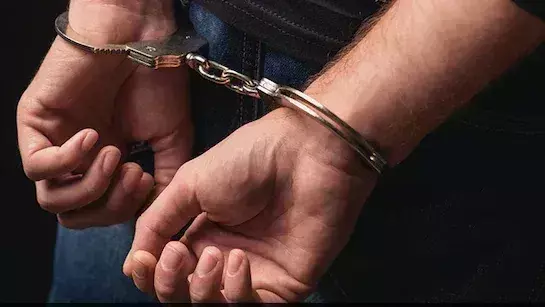 Sirohi में लूट और मारपीट का वीडियो वायरल, दो आरोपी गिरफ्तार Sirohi में लूट और मारपीट का वीडियो वायरल, दो आरोपी गिरफ्तार