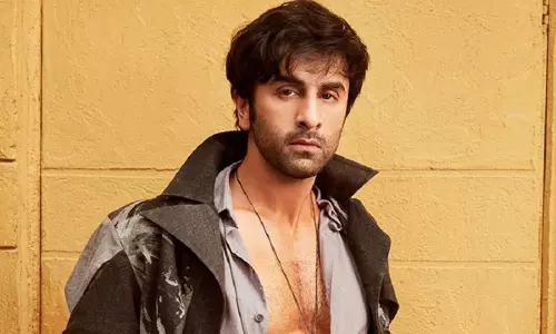 आदित्य चोपड़ा और श्रीधर राघवन ने Dhoom4 की स्क्रिप्ट फाइनल की; फिल्म अप्रैल 2026 में फ्लोर पर आएगी आदित्य चोपड़ा और श्रीधर राघवन ने Dhoom4 की स्क्रिप्ट फाइनल की; फिल्म अप्रैल 2026 में फ्लोर पर आएगी