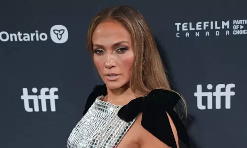 क्या Jennifer Lopez का डांसर्स के साथ AMAs किस योजनाबद्ध था?