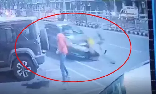 कार ने दोस्तों को कुचल दिया, ऐसे बिगड़ी बात, दिल दहलाने वाला मंजर