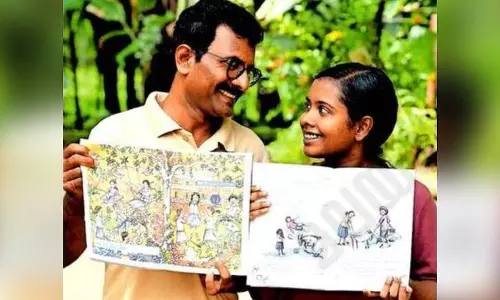 Pathanamthitta के पिता-पुत्री की जोड़ी ने स्कूली पाठ्यपुस्तकों में रंग भर दिया Pathanamthitta के पिता-पुत्री की जोड़ी ने स्कूली पाठ्यपुस्तकों में रंग भर दिया