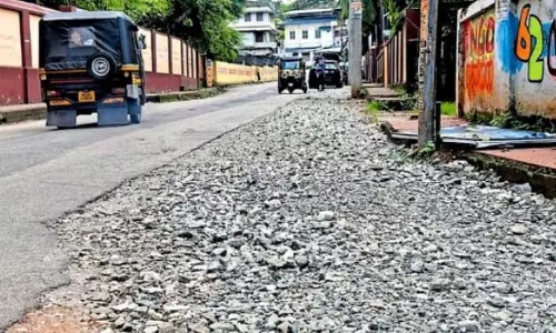 Kerala :  स्कूल तो वापस आ गए, लेकिन त्रिशूर में सड़कें तैयार नहीं