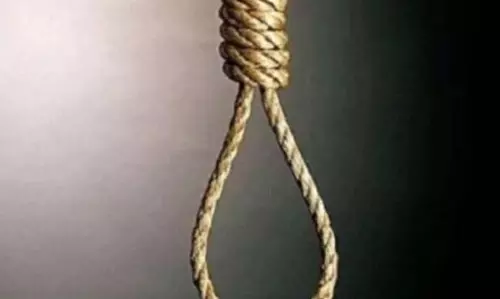 Telangana : पिता द्वारा कार न खरीद पाने पर व्यक्ति ने आत्महत्या कर ली Telangana : पिता द्वारा कार न खरीद पाने पर व्यक्ति ने आत्महत्या कर ली