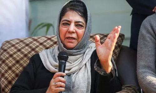 Mehbooba ने कश्मीरी पंडितों की सम्मानजनक वापसी की मांग की