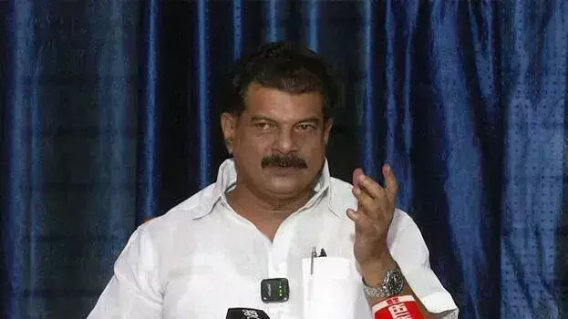 Kerala: मंत्री रियास पर गंभीर आरोप, पीवी अनवर बोले- ठेकेदारों से वसूली की गई राशि