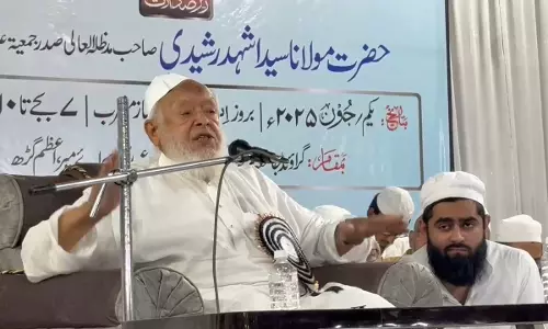 Azamgarh: मौलाना मदनी ने मदरसों के खिलाफ अभियान को ठुकराया Azamgarh: मौलाना मदनी ने मदरसों के खिलाफ अभियान को ठुकराया