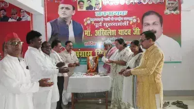 Ballia: सपा कार्यालय में अहिल्याबाई होलकर जयंती उत्सव धूमधाम से संपन्न