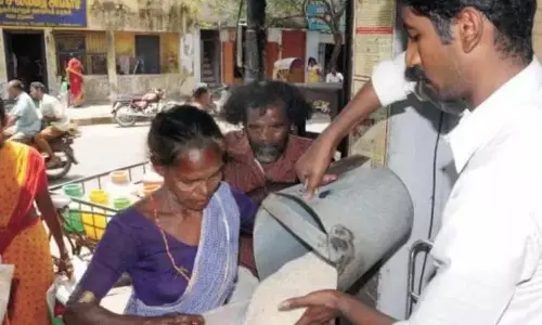 बढ़िया चावल की वजह से लोग बड़ी संख्या में FP दुकानों पर उमड़ पड़े