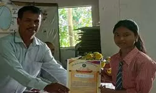शिवसागर में एचएस और एचएसएलसी के मेधावी छात्रों को सम्मानित किया गया शिवसागर में एचएस और एचएसएलसी के मेधावी छात्रों को सम्मानित किया गया