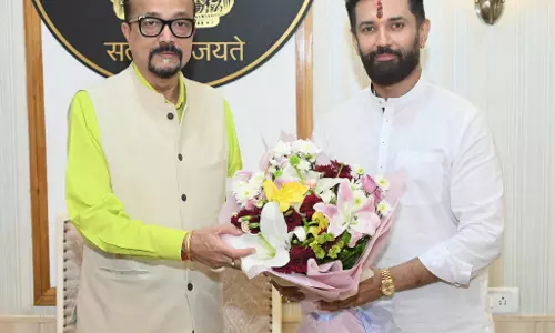 राज्यपाल डेका से मिले केंद्रीय मंत्री चिराग पासवान