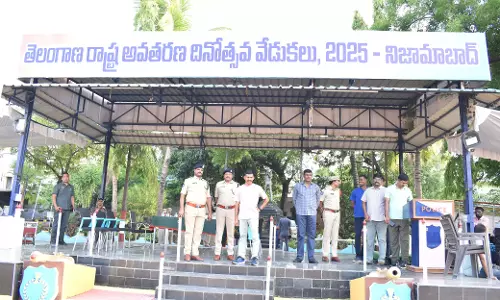निज़ामाबाद-कामारेड्डी में भव्य Telangana स्थापना दिवस उत्सव निज़ामाबाद-कामारेड्डी में भव्य Telangana स्थापना दिवस उत्सव