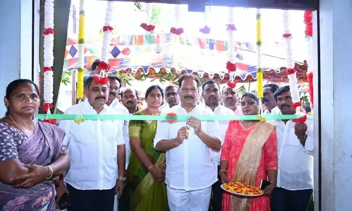 Andhra: उचित मूल्य की दुकानों से राशन वितरण शुरू Andhra: उचित मूल्य की दुकानों से राशन वितरण शुरू