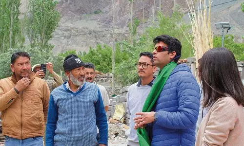 Jammu: कृषि सचिव ने नुब्रा घाटी का दौरा किया