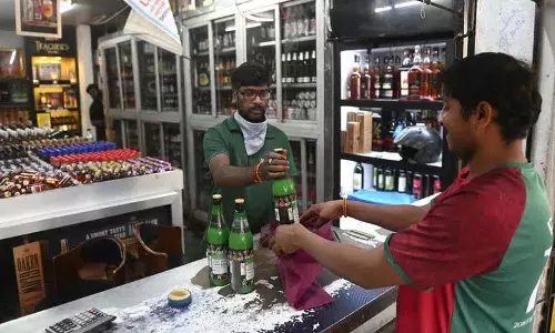 Telangana : 2023-25 के लिए नई शराब नीति अधिसूचित की Telangana : 2023-25 के लिए नई शराब नीति अधिसूचित की