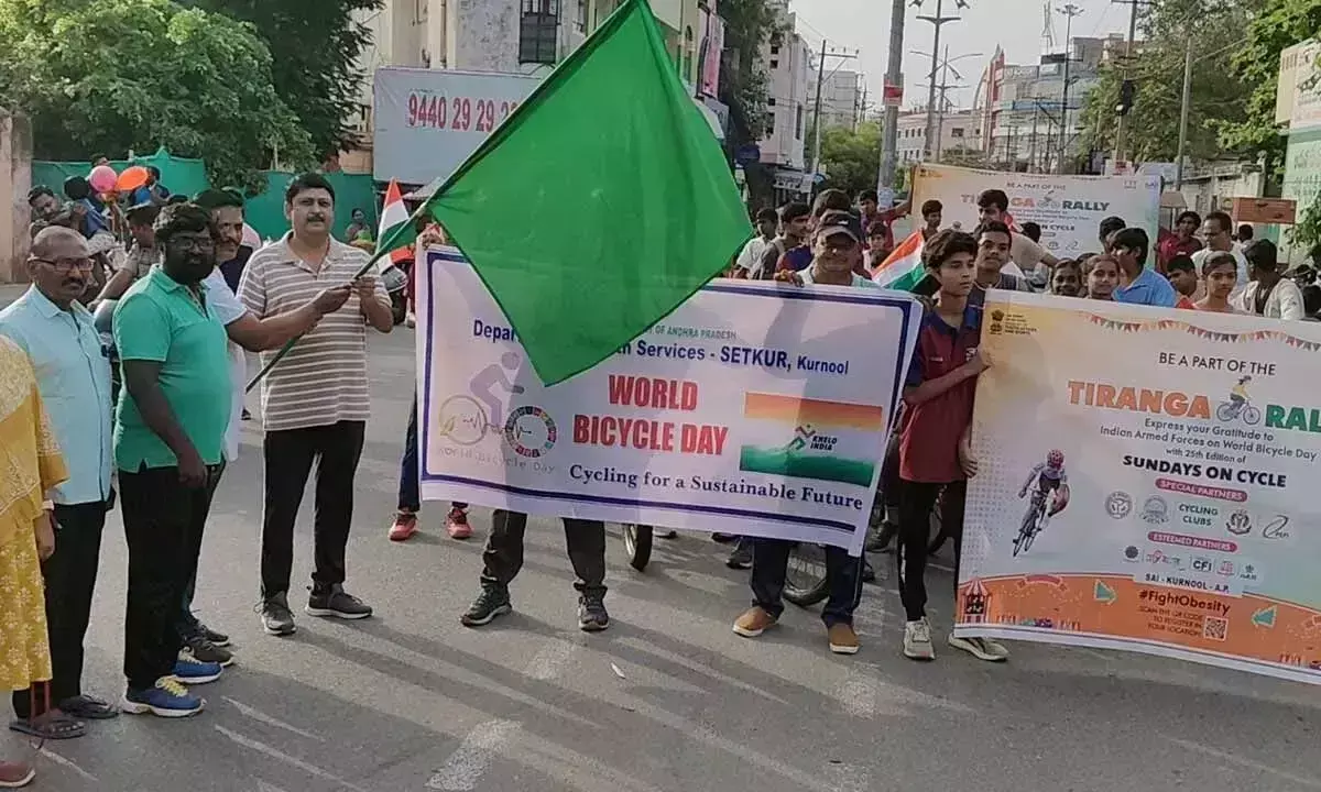 Andhra: विश्व साइकिल दिवस पर साइकिल रैली निकाली गई Andhra: विश्व साइकिल दिवस पर साइकिल रैली निकाली गई