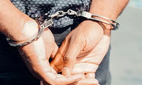New delhi: पुलिस से 51 लाख रुपये नकद और आभूषण चोरी करने के आरोप में हेड कांस्टेबल को गिरफ्तार किया
