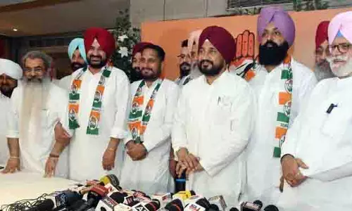 AAP को एक और झटका, वरिष्ठ नेता करवाल समेत अन्य कांग्रेस में शामिल AAP को एक और झटका, वरिष्ठ नेता करवाल समेत अन्य कांग्रेस में शामिल