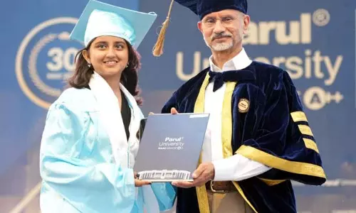 Parul विश्वविद्यालय ने अंतर्राष्ट्रीय दीक्षांत समारोह के मुख्य अतिथि के रूप में डॉ. जयशंकर की मेजबानी की Parul विश्वविद्यालय ने अंतर्राष्ट्रीय दीक्षांत समारोह के मुख्य अतिथि के रूप में डॉ. जयशंकर की मेजबानी की