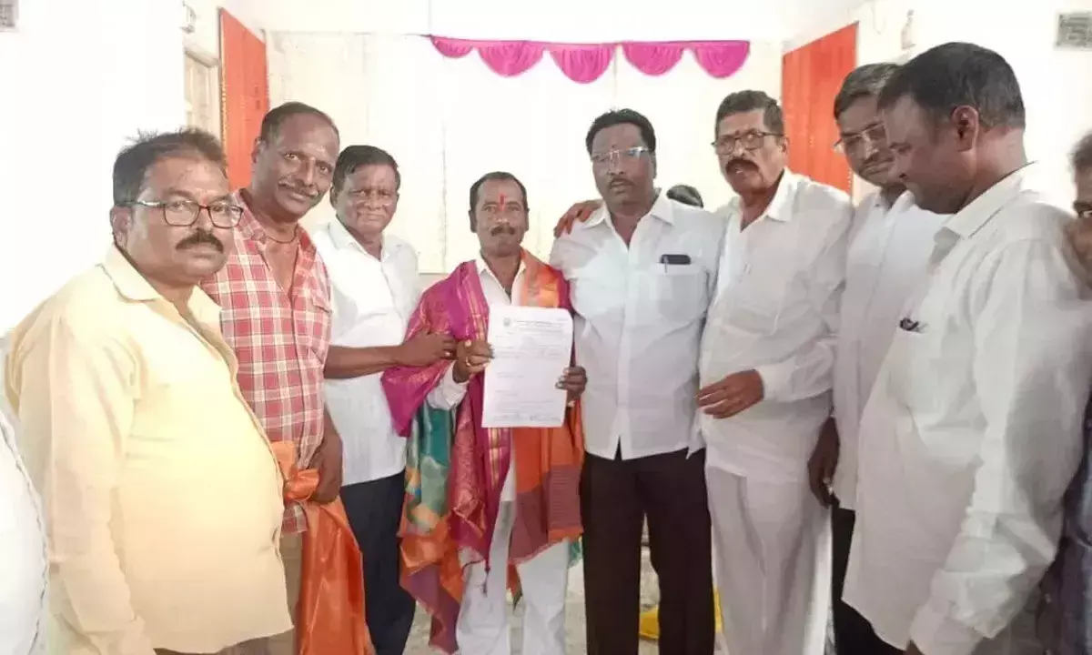 Telangana: बच्चू रामकृष्ण वानापर्थी आर्य वैश्य संगम के अध्यक्ष हैं Telangana: बच्चू रामकृष्ण वानापर्थी आर्य वैश्य संगम के अध्यक्ष हैं